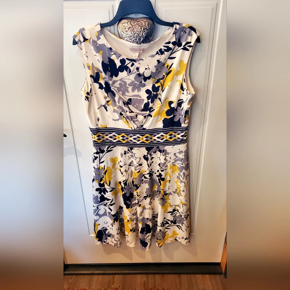 Dress - Picture 1 of 2
